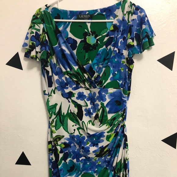 Fitted v neck dress - Picture 2 of 5